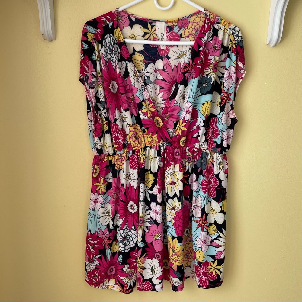 Crepas V Neck Sleeveless Women’s Size 1X in bright floral print